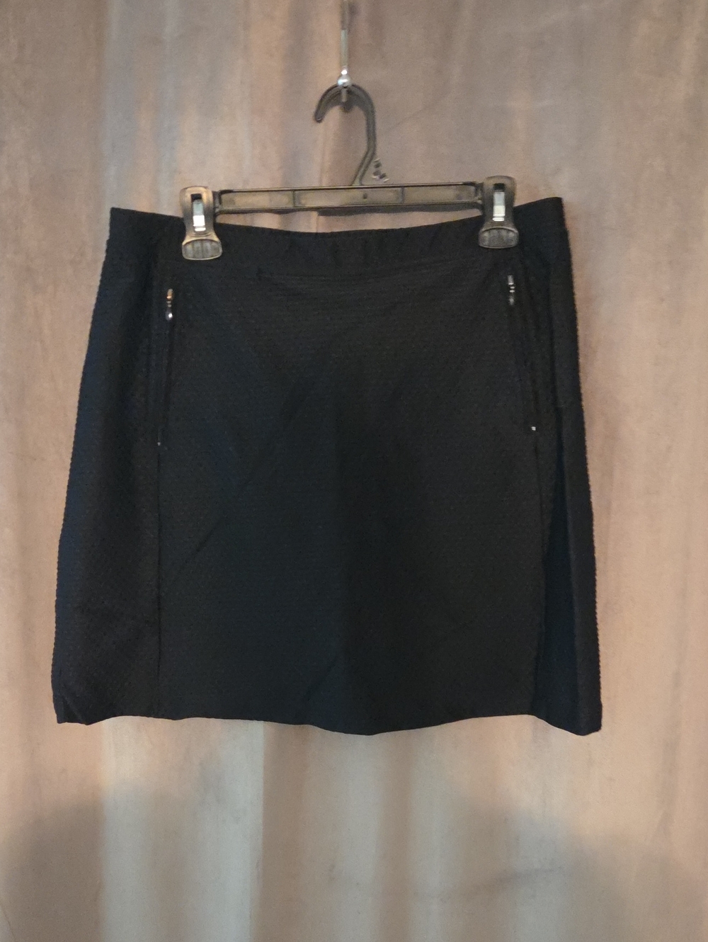 Topez Size Large Black Textured Skort with Zip Pocket Detail
